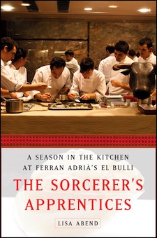 “A season in the kitchen at Ferran Adrià's El Bulli. The sorcerere's apprentices”, de Lisa Abend Hollywood prepara una película de ficción sobre elBulli inspirada en un libro de Lisa Abend 1
