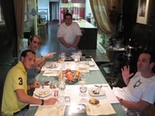 Marcos Morán, de pie, Xavier Agulló y Javi Antoja, a la izquierda, y Koldo Miranda a la derecha 