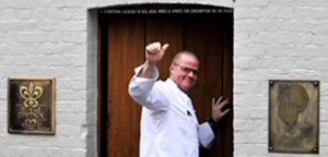 Heston Blumenthal en el momento que abrió de nuevo el restaurante la semana pasada / The Times Heston Blumenthal en el momento que abrió de nuevo el restaurante la semana pasada / The New York Times