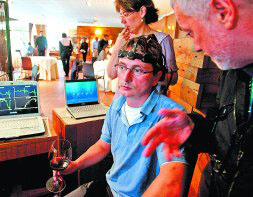 Aduriz durante la prueba de electroencefalograma / Arizmendi Aduriz durante la prueba de electroencefalograma / Arizmendi