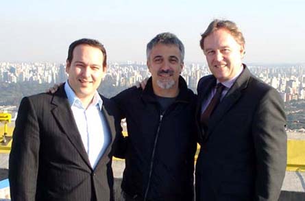 Sergi Arola con los responsables del Hotel Tivoli São Paulo Mofarrej Sergi Arola con los responsables del Hotel Tivoli São Paulo Mofarrej