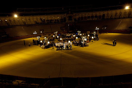 La cena de gala en medio de la plaza de toros La cena de gala en medio de la plaza de toros