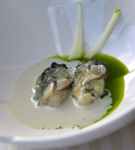 Ostras con clorofila de berro, rúcula y manzana, uno de los platos que estarán presentes en la carta de Shangai