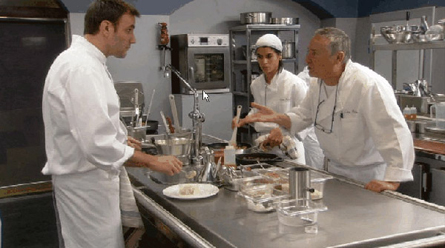 Una escena entre el cocinero de la vieja escuela y el cocinero con ganas de crear Una escena entre el cocinero de la vieja escuela y el cocinero con ganas de crear