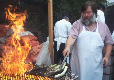 Petràs cocinando calçots en el congreso que se organizó sobre la cocina española en Napa Valley (Estados Unidos