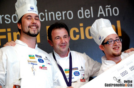 Juan Carlos Fuentes, a la izquierda, ganador de la edición 2010 / Gastronomía&Cía Juan Carlos Fuentes, a la izquierda, ganador de la edición 2010 / Gastronomía&Cía