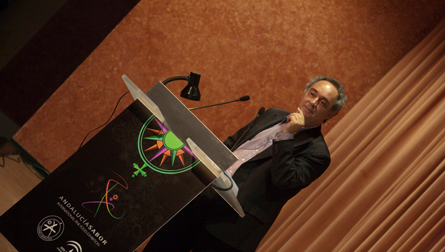 Ferran Adrià durante su ponencia sobre las tapas en el congreso Andalucía Sabor 2009 Ferran Adrià durante su ponencia sobre las tapas en el congreso Andalucía Sabor 2009