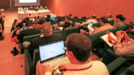 Un blogger en una de las tertulias de la primer edición Un blogger en una de las tertulias de la primer edición