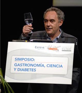Adrià durante la presentación del Simposio Adrià durante la presentación del Simposio