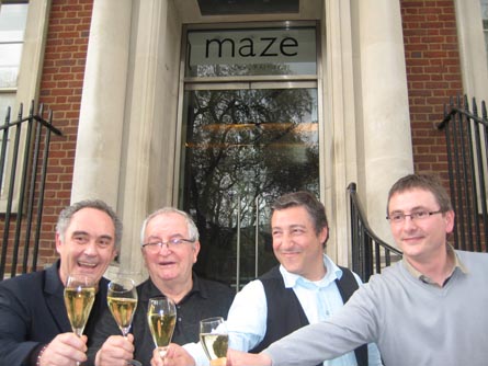 Los cuatro cocineros españoles presentes en el Top 10 en el momento de saber los resultados en Londres / 7caníbales Los cuatro cocineros españoles en el momento de saber los resultados en Londres / 7caníbales