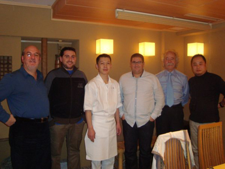 Fernando Huidobro, David Oliva, Harutaka Takahashi (cocinero de Sushibar Harutaka y discípulo del famoso Jiro), Dani García y Julio Revilla, presidente de Capa Negra Fernando Huidobro, David Oliva, Harutaka Takahashi (cocinero de Sushibar Harutaka y discípulo del famoso Jiro), Dani García y Julio Revilla, presidente de Capa Negra