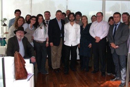 Quique Dacosta junto a los fabricantes de material de restauración Quique Dacosta junto a los fabricantes de material de restauración