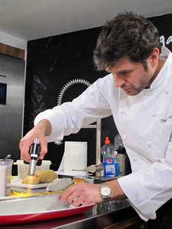 David Reartes en una demostración del uso del foie gras David Reartes en una demostración del uso del foie gras