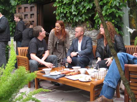 Andoni Luis Aduriz y Heston Blumenthal con Susana Nieto y Monica Brown, sus inseparables manos derechas 