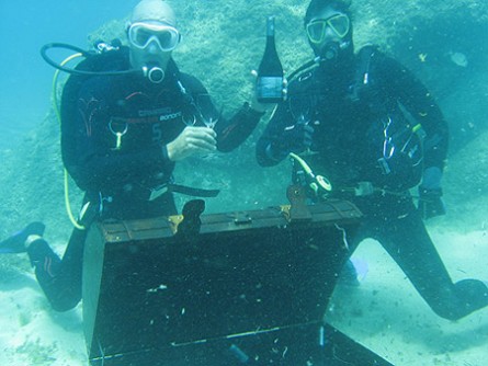 Envejeciendo el vino bajo el mar... Envejeciendo el vino bajo el mar...