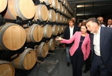 La ministra Elena Espinosa durante la inaufuración de la bodega La ministra Elena Espinosa durante la inaufuración de la bodega