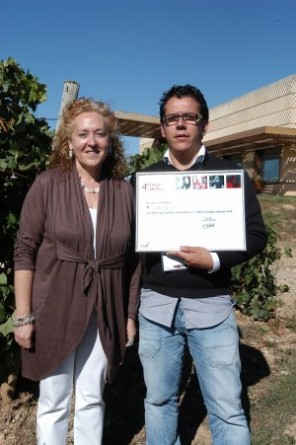 Elena Adell, con el ganador, José Manuel de Castro José Manuel de Castro, ganador del premio ‘Azpilicueta Sumiller 2010’ – Redacción 0