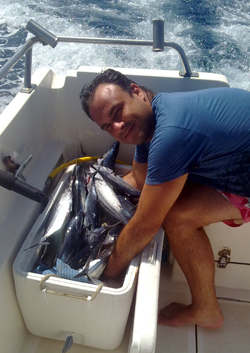 Un Ángel León contento después del día de pesca Hasta el culo Tour (3) 0