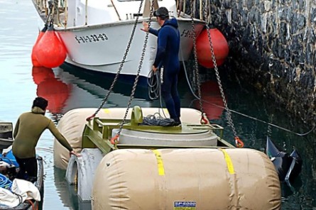 Uno de los módulos sumergidos en Plentzia Una empresa vasca pone en marcha la primera bodega submarina con sensores – Redacción 0