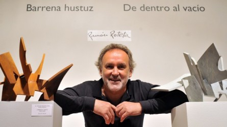 Ramon Roteta descubre la escultura 0