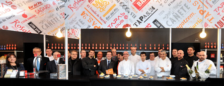 Autoridades y cocineros en la inauguración de la Barcelona Tapas World Race / Jordi Ramos Barcelona Tapas World Race 0