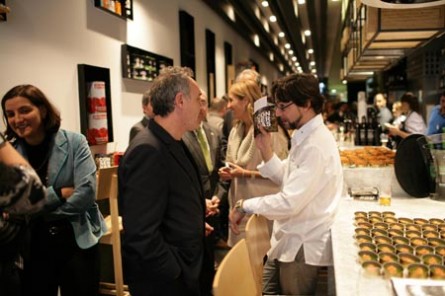 Adrià y Dacosta en Mercatbar, el nuevo restaurante del cocinero extremeño en Valencia / Verema.com Ferran Adrià: ‘Clama al cielo que Quique Dacosta no tenga tres estrellas Michelin’ 0