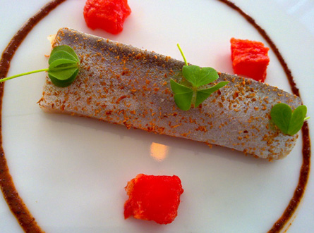 Sandía seca al sol con pescado azul y praliné tostado de romesco Hasta el culo Tour (6) 3