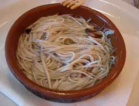 Las deliciosas angulas del río Ter Cuatro X Cuatro = Veinte 3