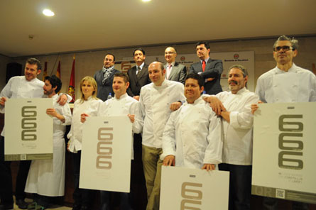 Los integrantes de Cocineros 666 en el acto de presentación de las cenas Cocineros 666 inicia su calendario de cenas conjuntas en Castilla y León 0