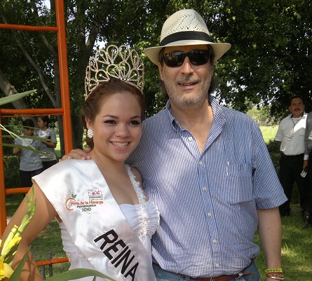 El autor con la Reina de Linares Pasión mexicana 1