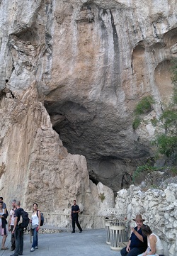 Entrada a las grutas de Villa García Pasión mexicana 5