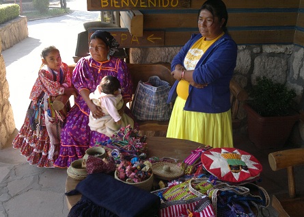 Indias tarahumara en el hotel de Creel Pasíon mexicana 0