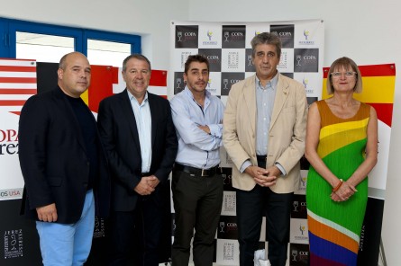 Los miembros del jurado: Pontus Elofsson, Julián Serrano, Jordi Roca, Juli Soler y Jancis Robinson. España arrasa en la final internacional de la Copa Jerez 1