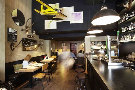 La Royale, en Barcelona. La Royale reinventa las hamburguesas en un viaje gastronómico por el mundo 0