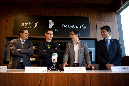 Los protagonistas durante el momento de la firma de renovación del convenio. AZTI-Tecnalia, Mugaritz y De Dietrich presentan su cocina experimental 0