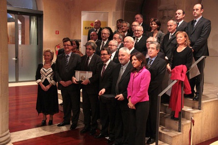 Juli Soler, en el centro, al lado de Artur y el resto de galardonados. Juli Soler recibe la Medalla de Honor de Turismo de Catalunya 0