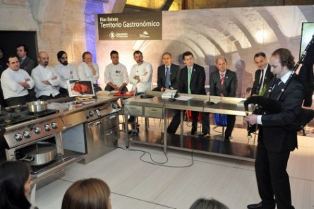 El Grupo Nove firma así toda una declaración de intenciones. Grupo Nove se reivindica con el libro ‘Rías Baixas. Territorio Gastronómico’ 0