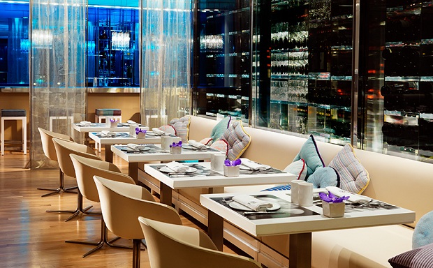 El salón del restaurante Arola. Gran cena maridada de Laurent-Perrier y el Restaurante Arola del Hotel Arts 0