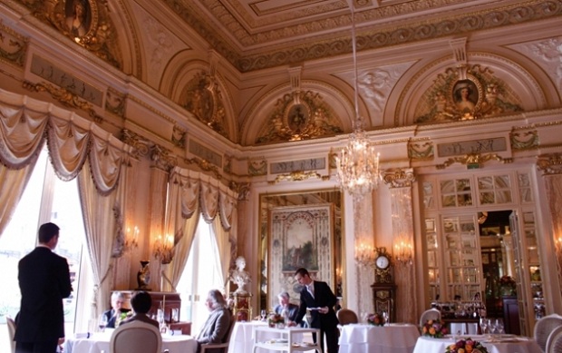 Salón del restaurante Louis XV de Alain Ducasse. “La masa no siempre tiene la razón” 0