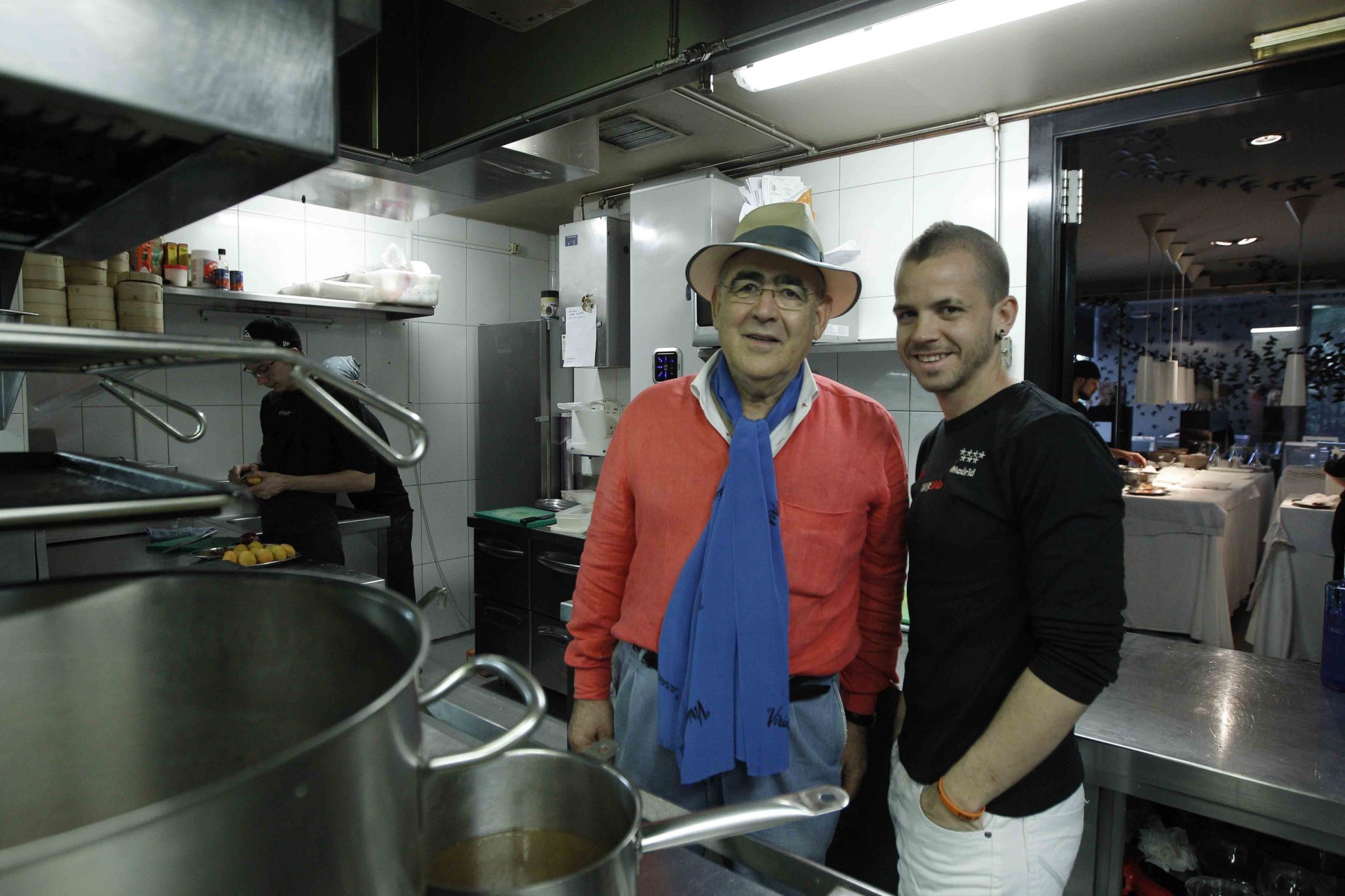 Abraham García y David Muñoz vuelven a reencontrarse en la cocina gracias a 7 Caníbales. @pilarsalasduran