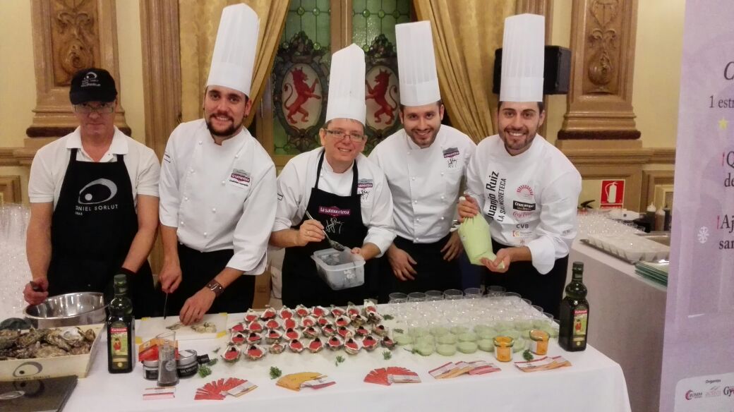Juanjo Ruiz y el equipo de La Salmoreteca