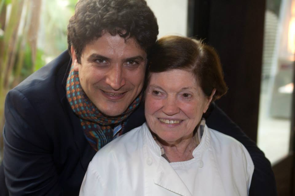 Carlo con su madre.