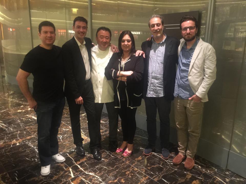 El grupo, con Tetsuya Wakuda