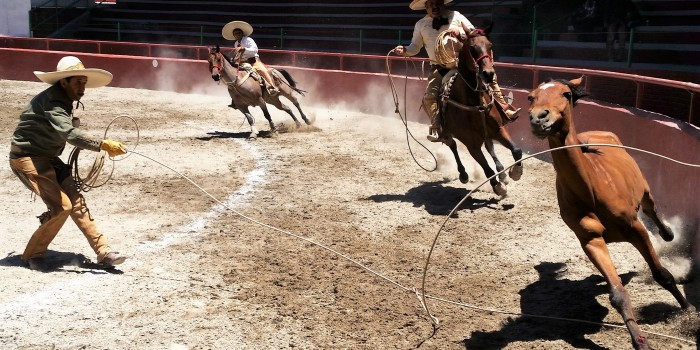 El floreo en la charreada (foto principal)