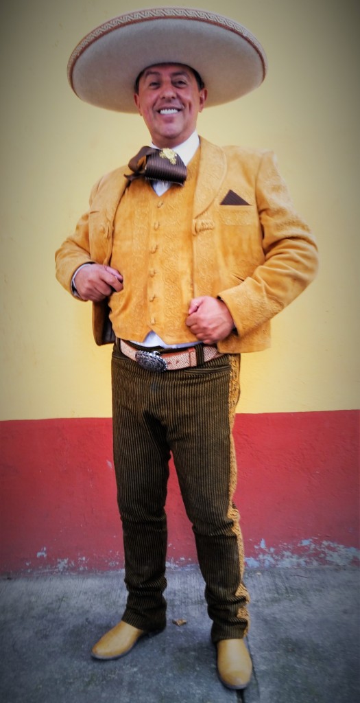 El licenciado Miguel Lastiri de charro