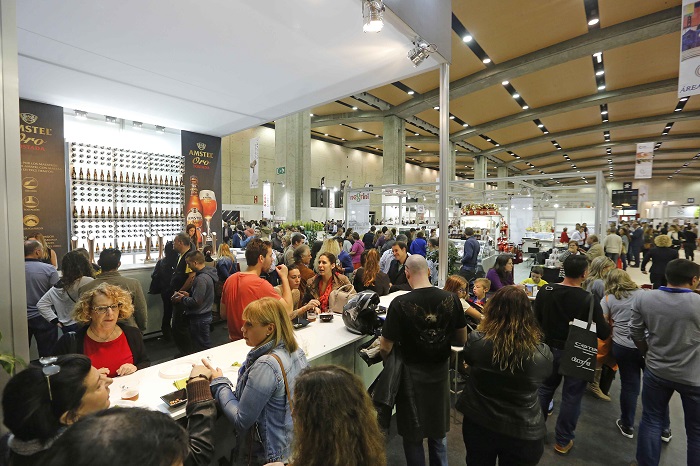 Gastrónoma se reinventa para convertirse en el gran evento de la gastronomía. Un foro abierto para que grandes cocineros, fabricantes, distribuidores, pequeños comerciantes y artesanos posición en Valencia a la cabeza de la cultura gastronómica. Una muestra pensada para que profesionales de la gastronomía y público gourmet experimenten y disfruten con catas, talleres, cocina en directo, debates y mucho más. (Photo: Alberto Sáiz)