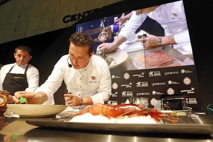 Gastrónoma se reinventa para convertirse en el gran evento de la gastronomía. Un foro abierto para que grandes cocineros, fabricantes, distribuidores, pequeños comerciantes y artesanos posición en Valencia a la cabeza de la cultura gastronómica. Una muestra pensada para que profesionales de la gastronomía y público gourmet experimenten y disfruten con catas, talleres, cocina en directo, debates y mucho más. (Photo: Alberto Sáiz)