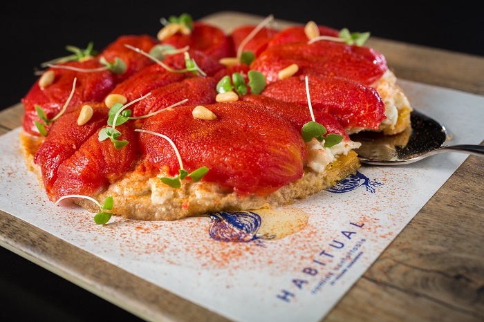 Tarta templada-de-tomate-pera-confitado-y-mozzarella-de-bufala (Habitual)