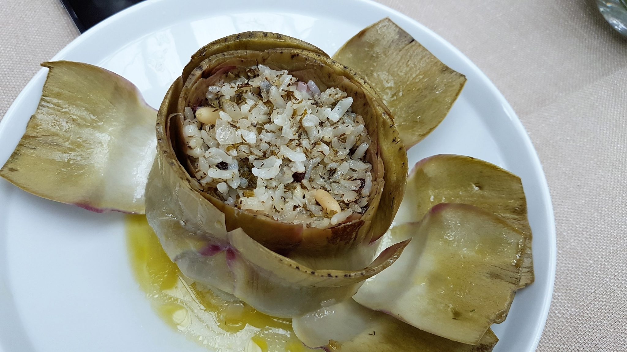 Alcachofa rellena de arroz (Kiva)
