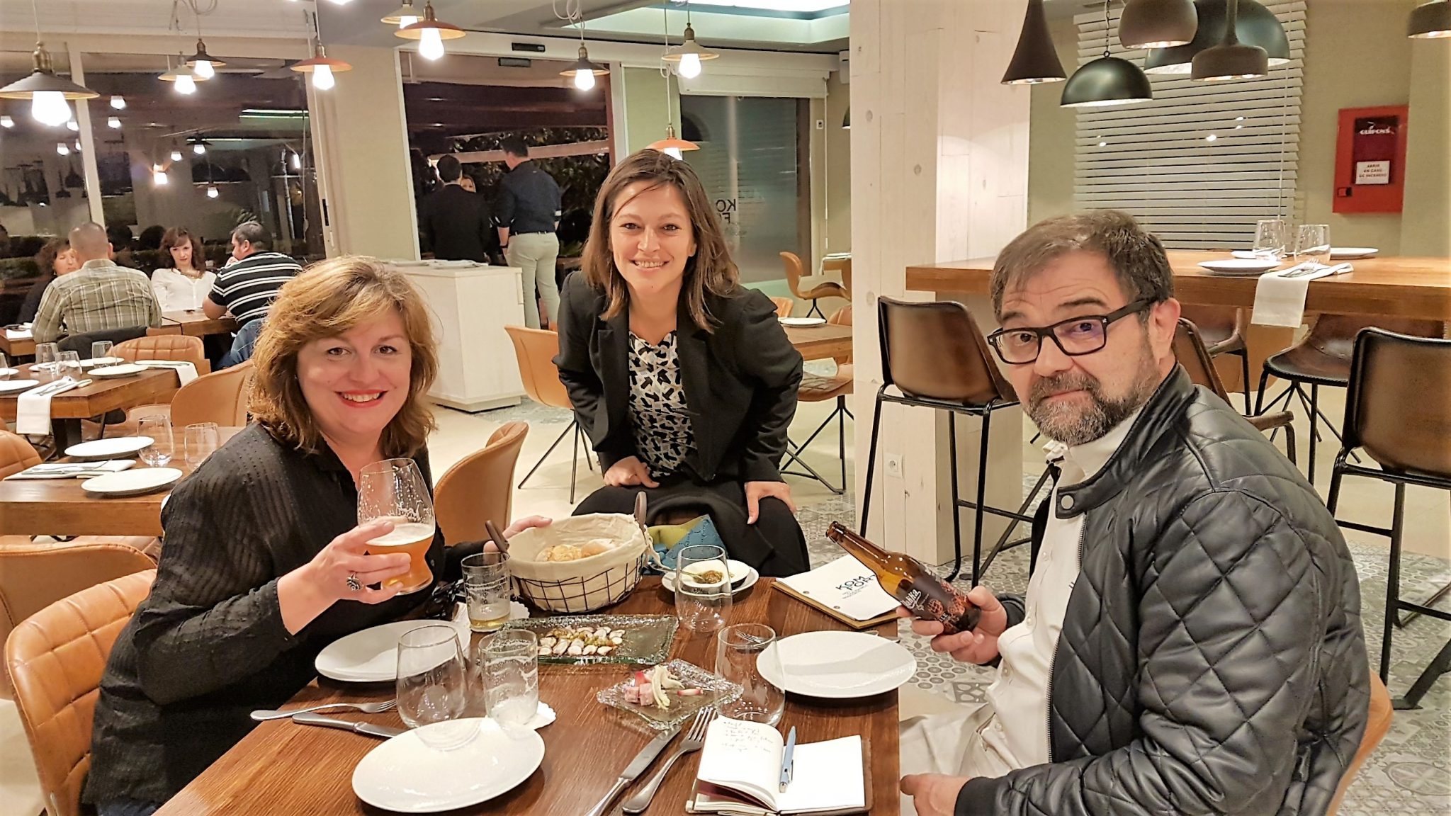 Edurne con Mar y Lluís. Komfort. Calpe. Foto Xavier Agulló